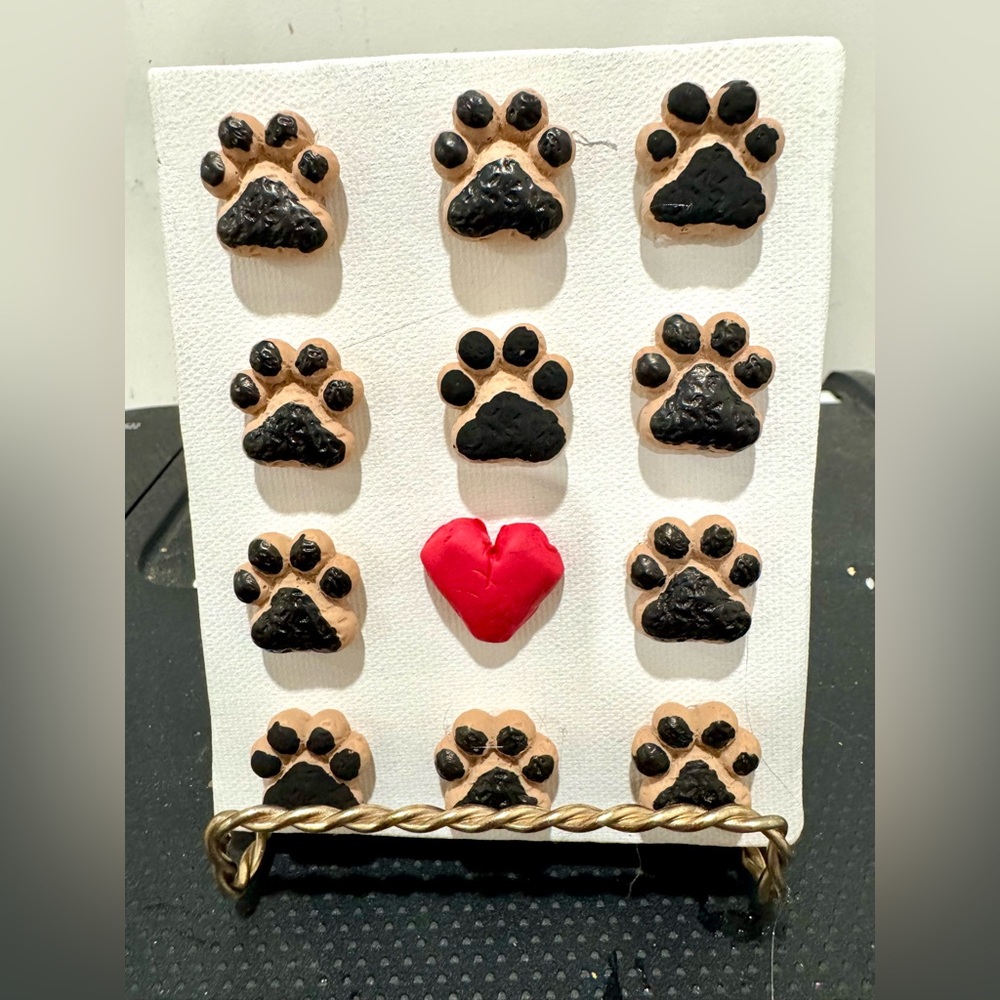 3D paw prints on canvas